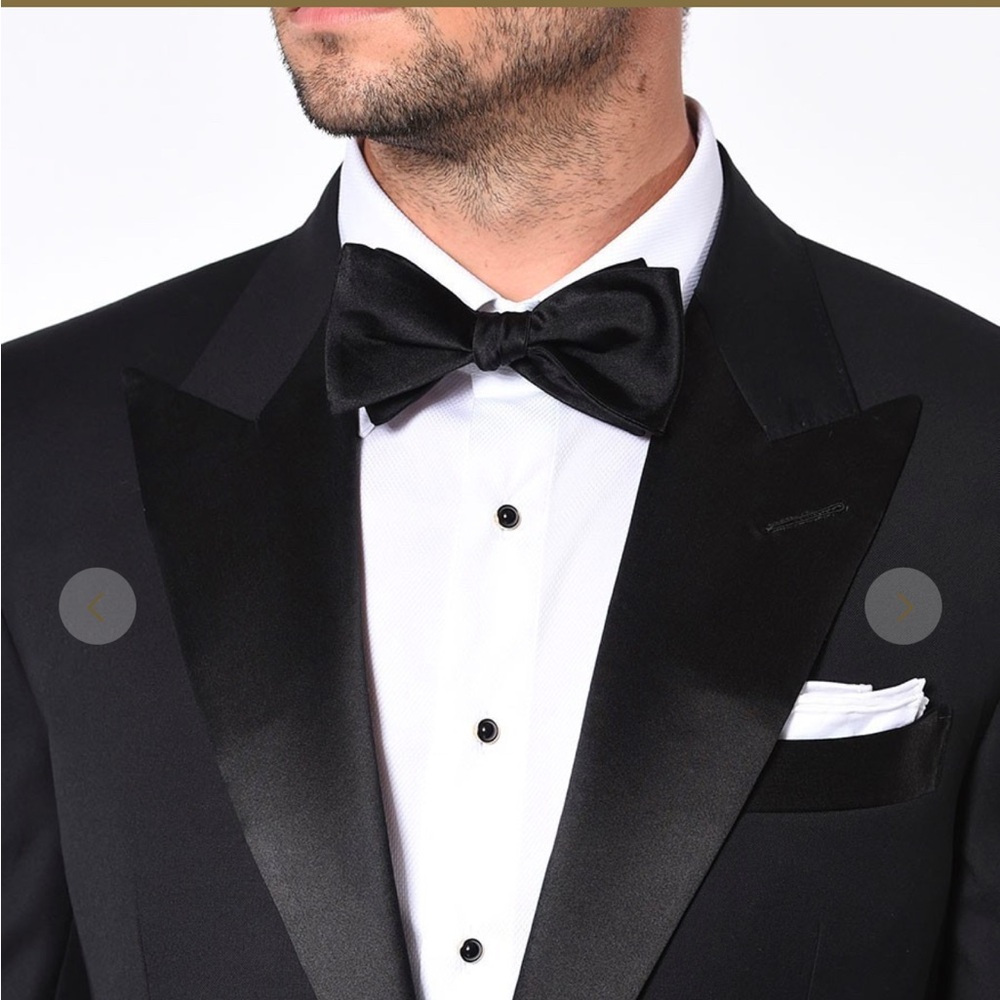 Michael Andrews bow tie ‼️♥️